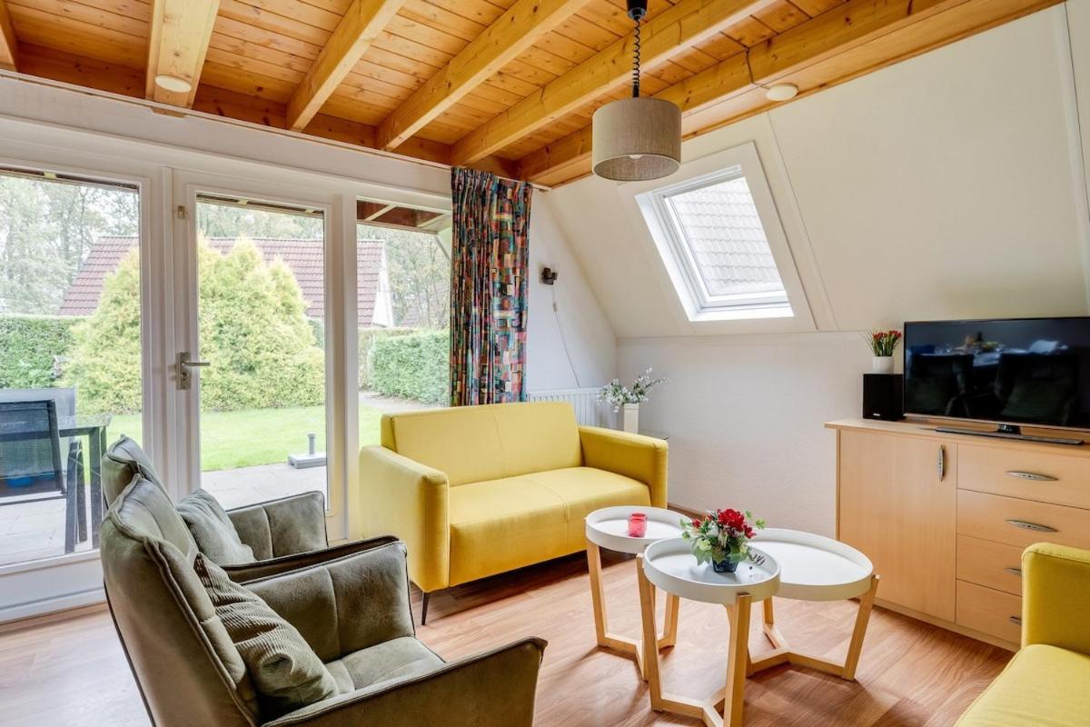 Kleine Zanglijster I Prachtig Huisje Nabij Bosrand Zwiggelte Exteriör bild