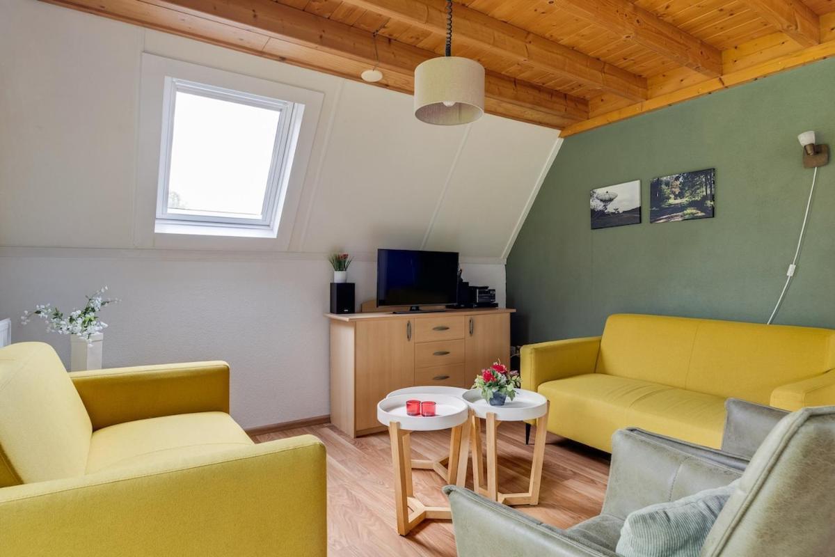 Kleine Zanglijster I Prachtig Huisje Nabij Bosrand Zwiggelte Exteriör bild