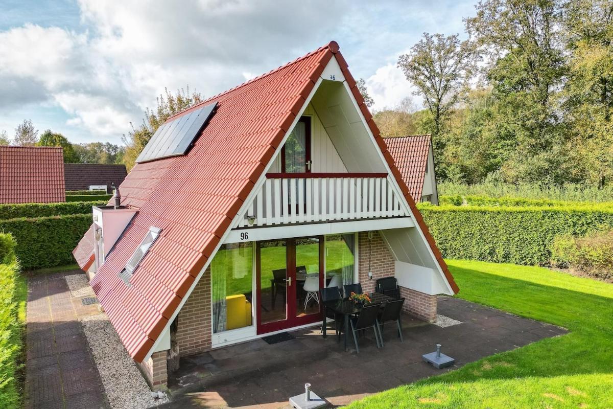 Kleine Zanglijster I Prachtig Huisje Nabij Bosrand Zwiggelte Exteriör bild