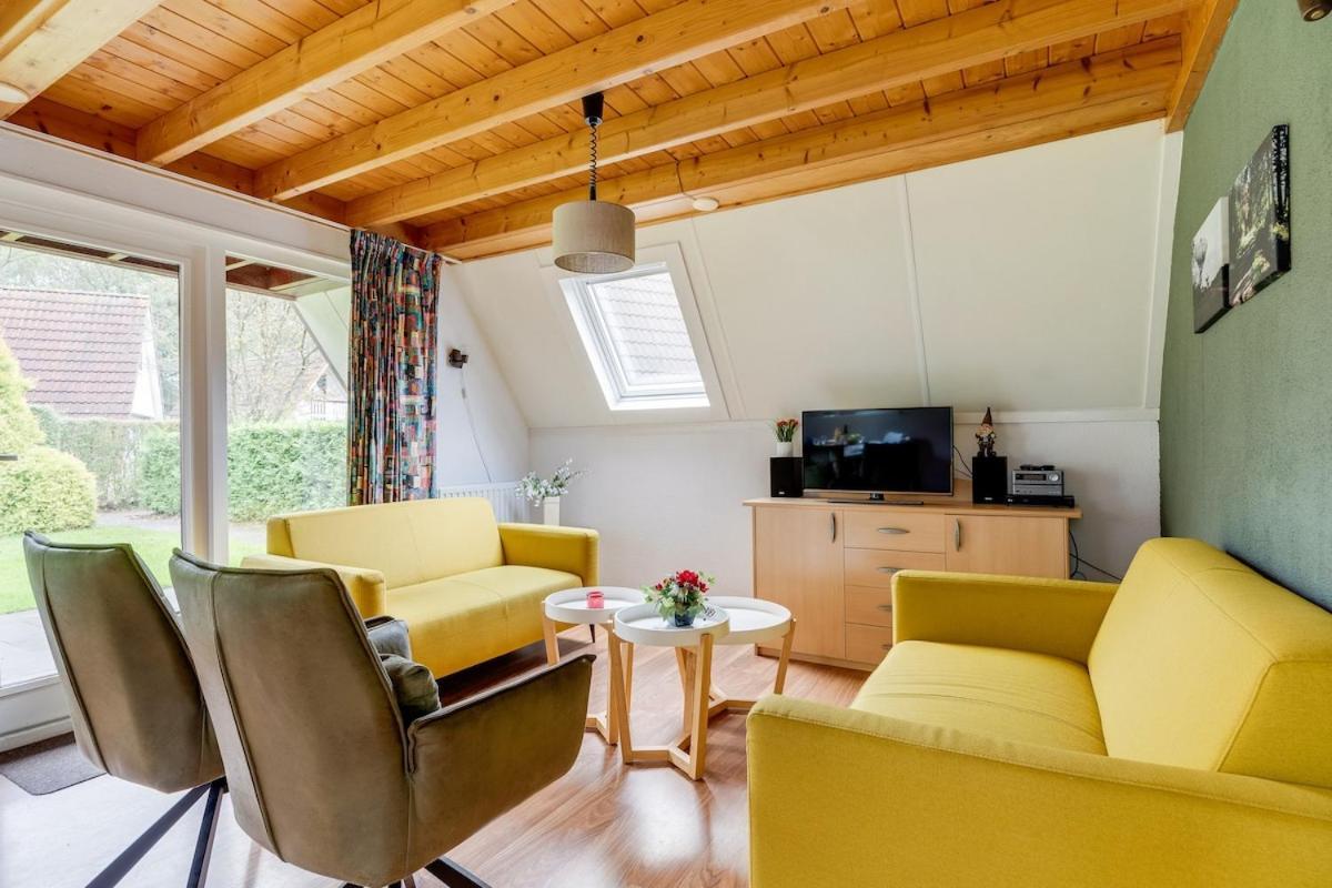 Kleine Zanglijster I Prachtig Huisje Nabij Bosrand Zwiggelte Exteriör bild