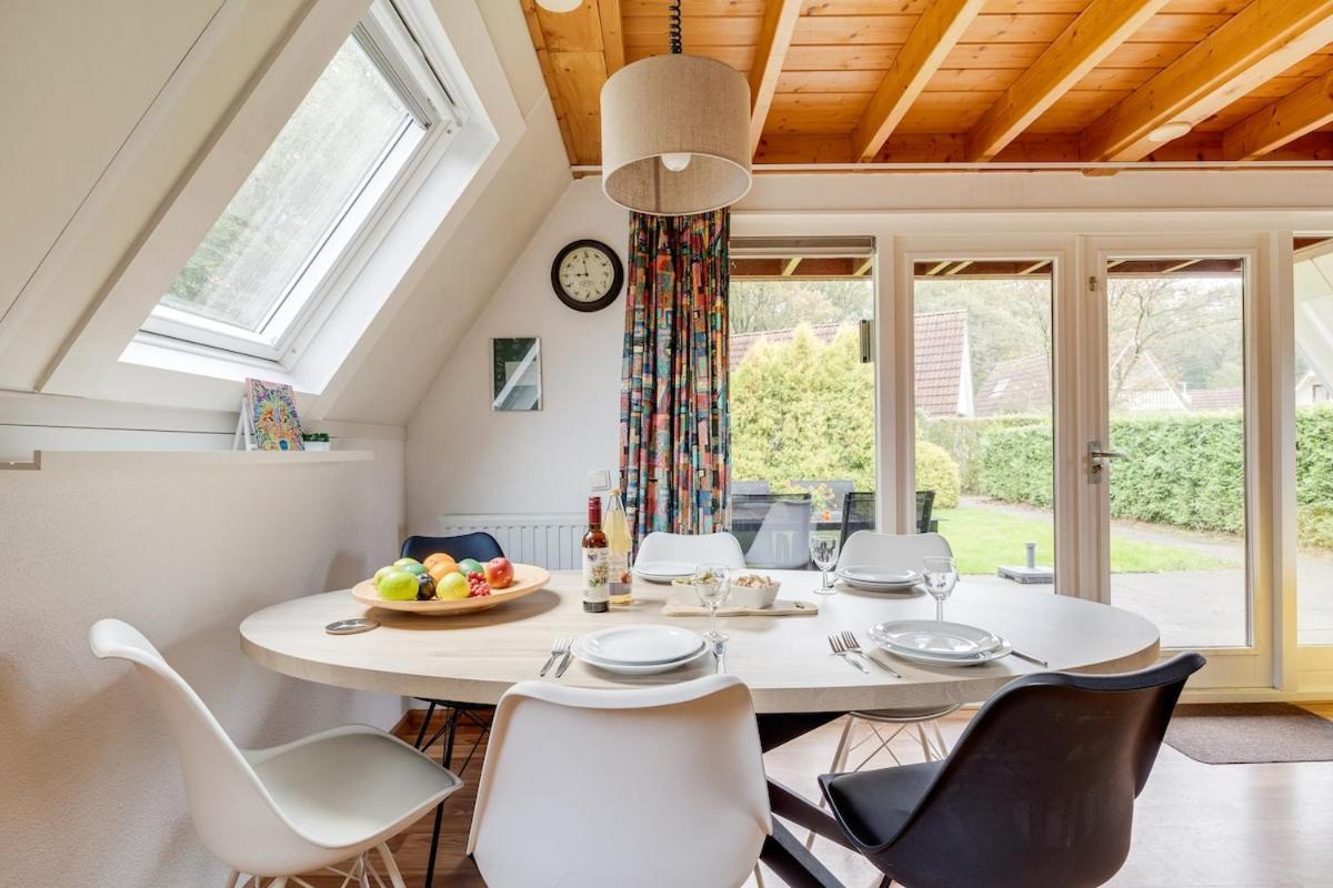 Kleine Zanglijster I Prachtig Huisje Nabij Bosrand Zwiggelte Exteriör bild