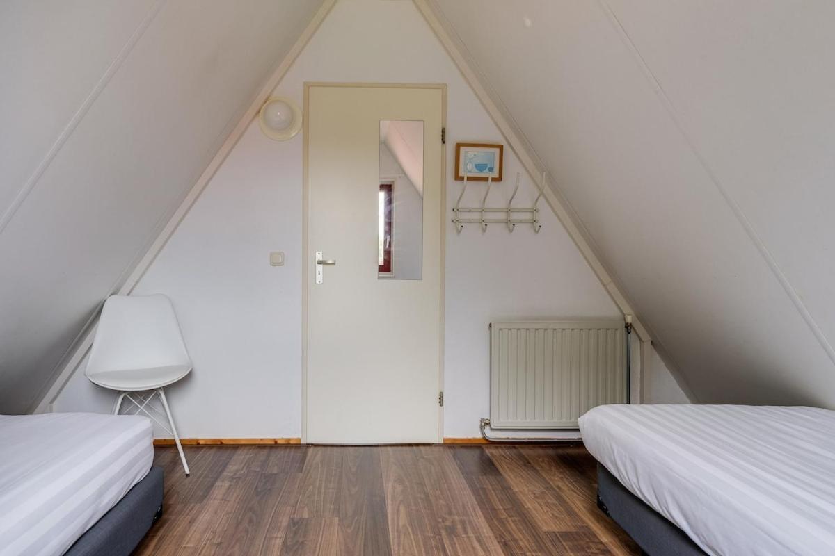 Kleine Zanglijster I Prachtig Huisje Nabij Bosrand Zwiggelte Exteriör bild