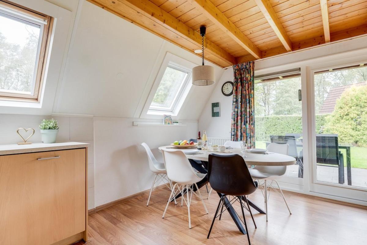 Kleine Zanglijster I Prachtig Huisje Nabij Bosrand Zwiggelte Exteriör bild