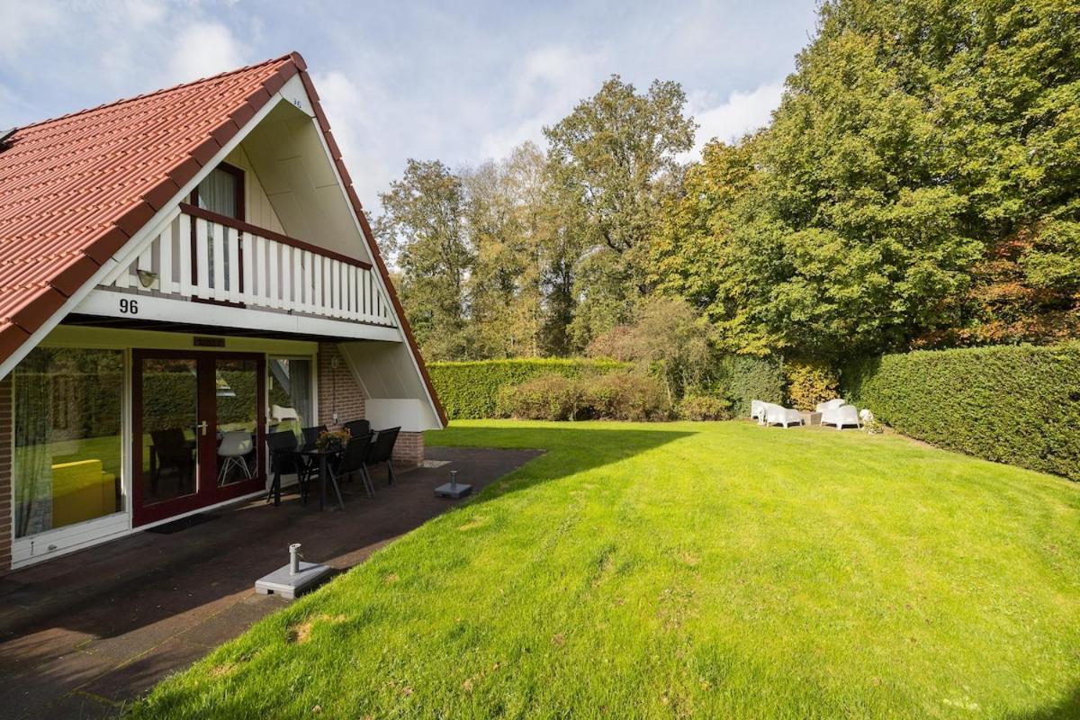 Kleine Zanglijster I Prachtig Huisje Nabij Bosrand Zwiggelte Exteriör bild