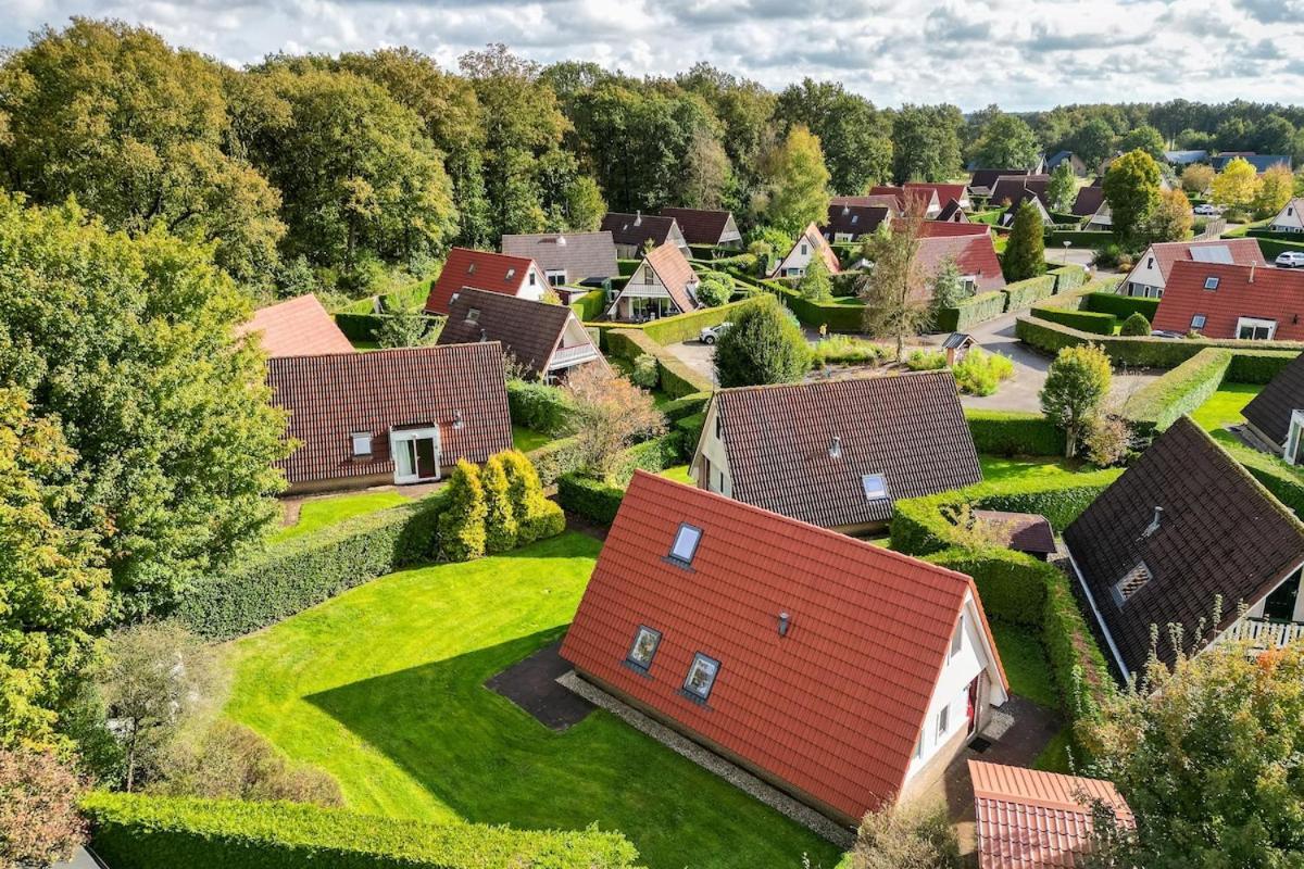 Kleine Zanglijster I Prachtig Huisje Nabij Bosrand Zwiggelte Exteriör bild