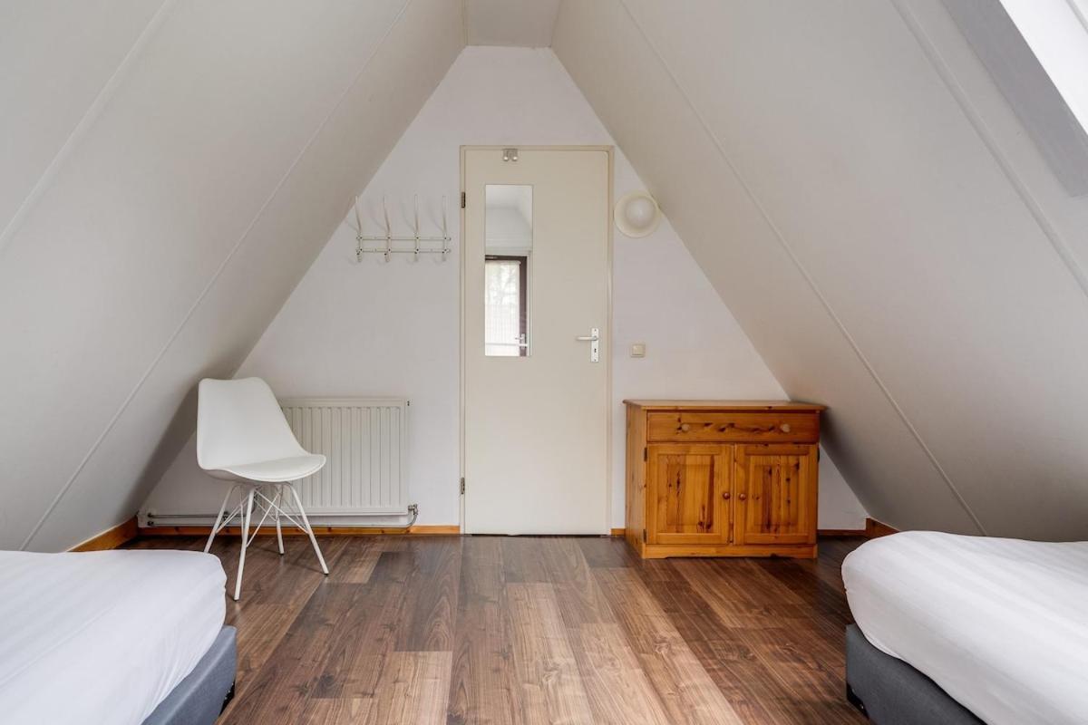 Kleine Zanglijster I Prachtig Huisje Nabij Bosrand Zwiggelte Exteriör bild