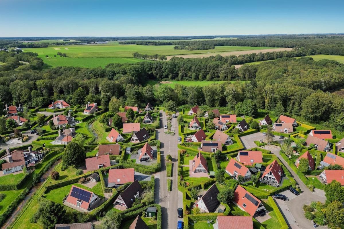 Kleine Zanglijster I Prachtig Huisje Nabij Bosrand Zwiggelte Exteriör bild