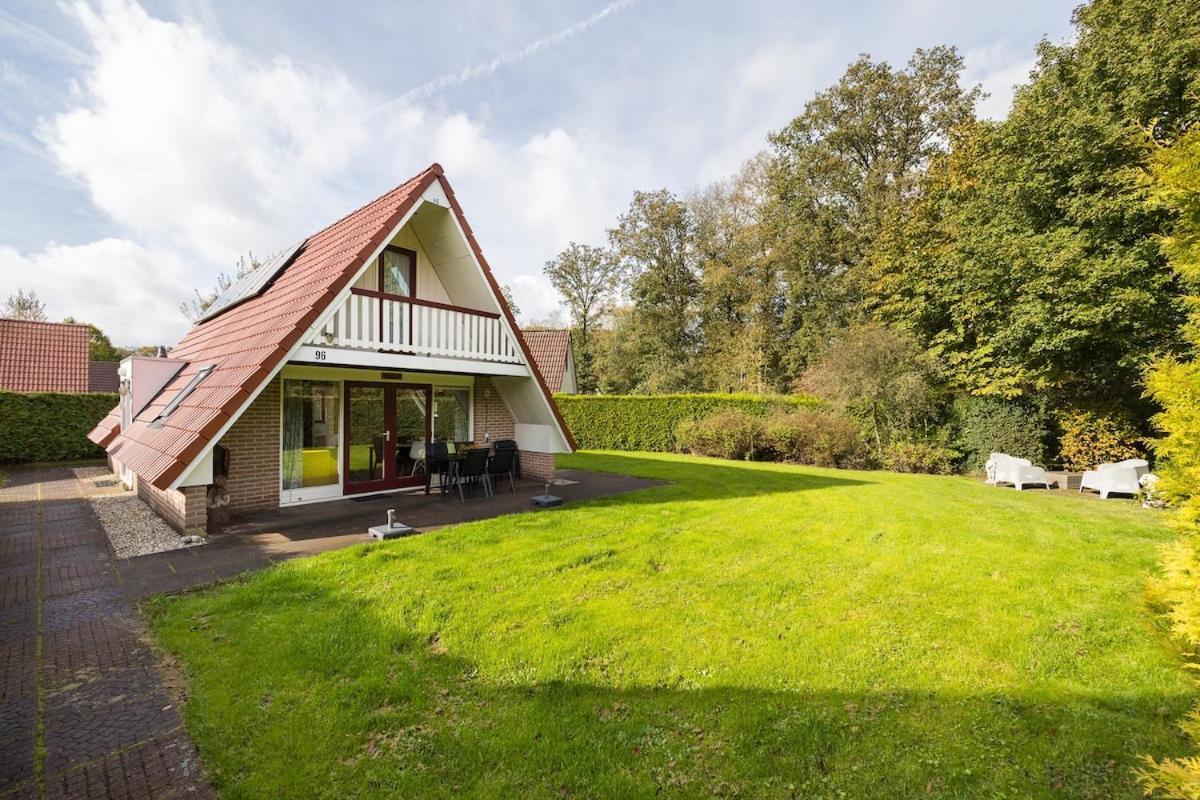 Kleine Zanglijster I Prachtig Huisje Nabij Bosrand Zwiggelte Exteriör bild